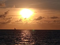Coucher de soleil au mouillage sur Océane en Martinique 